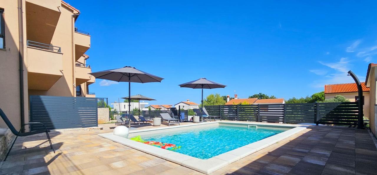 Apartment Bluemare B3 With Shared Pool Ližnjan エクステリア 写真