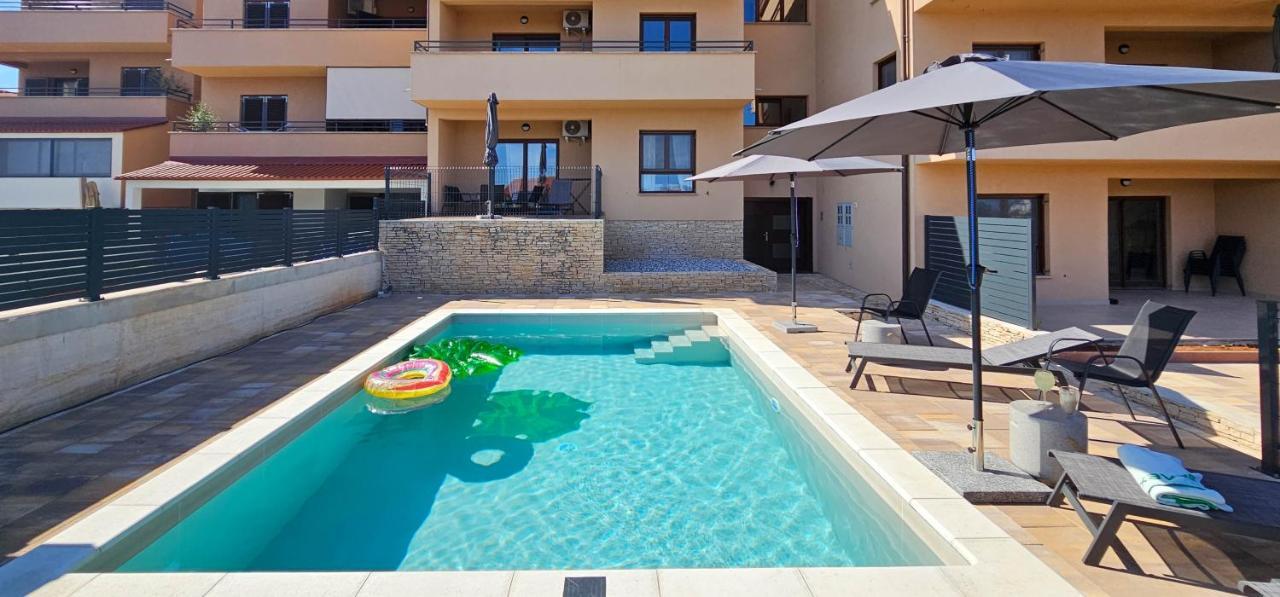 Apartment Bluemare B3 With Shared Pool Ližnjan エクステリア 写真