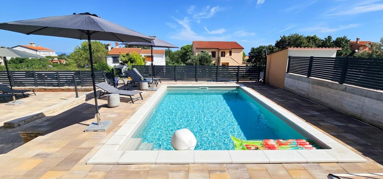 Apartment Bluemare B3 With Shared Pool Ližnjan エクステリア 写真